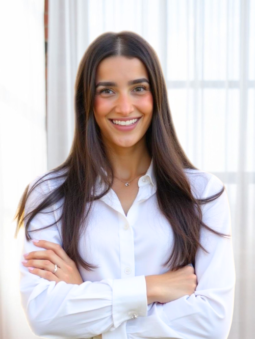 Picture of Carly Elmalem Best Trauma Therapist specializing in EMDR and Somatic therapy in Woodbridge, Vaughan, Richmond Hill, York Region and Ontario Therapist