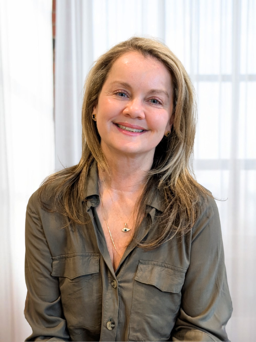 Image of Isolina Varano Italian couple counselor at Inner Summits vaughan, woodbridge and maple, Ontario, Specializing in Emotionally Focused Couple Therapy, EMDR and Somatic therapy