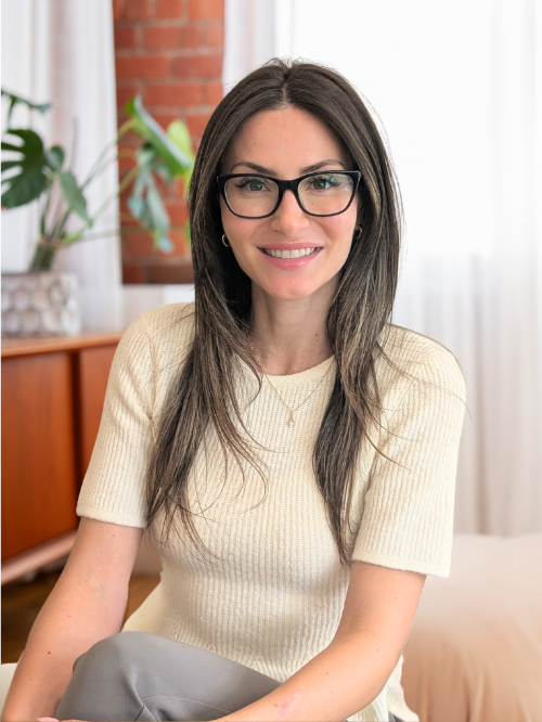 Image of Victoria Ferri Best Somatic Trauma Therapist Practicing Emotionally Focused Therapy, Somatic Psychotherapy and TBI treatment in Vaughan